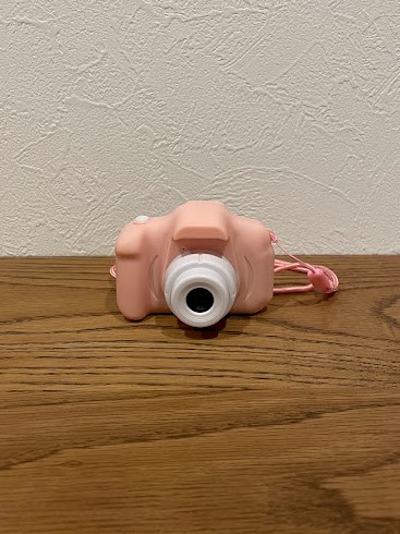 ピンクのトイカメラ